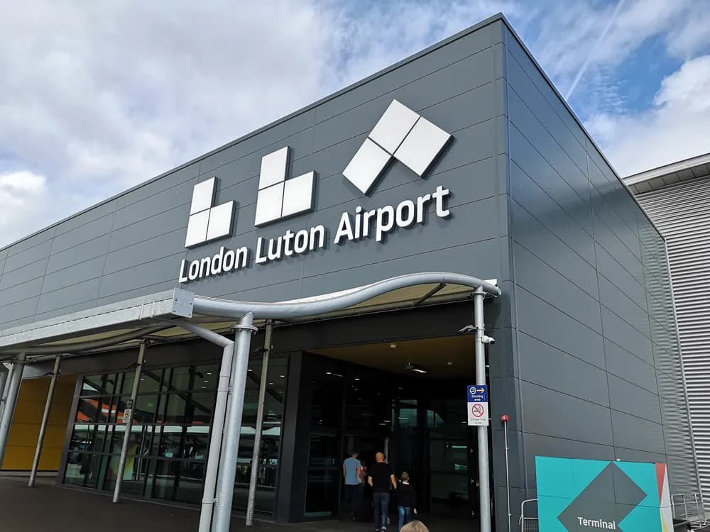 Luton Airport Pick Up Rules: Where to Wait and What It Costs (2026)