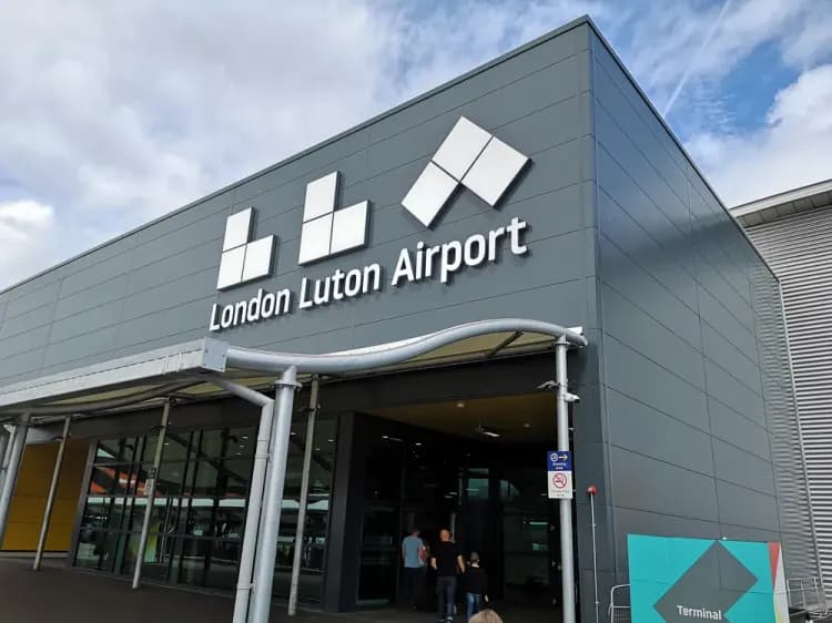 Luton Airport Pick Up Rules: Where to Wait and What It Costs (2026)