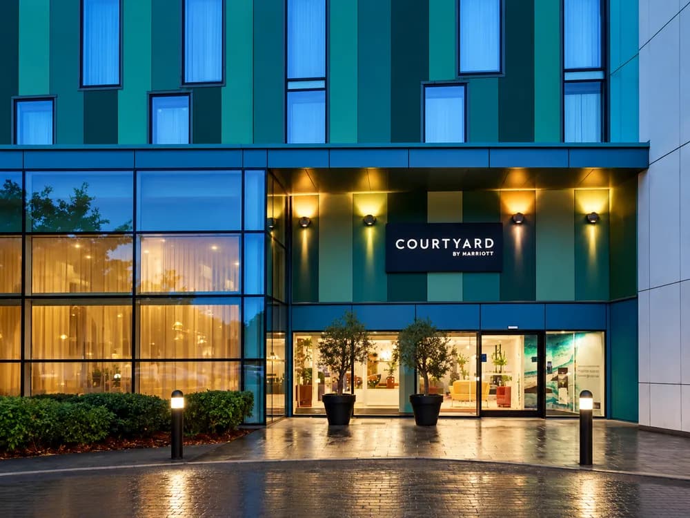 Courtyard by Marriott London Gatwick Airport.webp